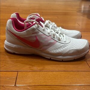Nike Women's white with pink Air Relientless 4 Sneakers